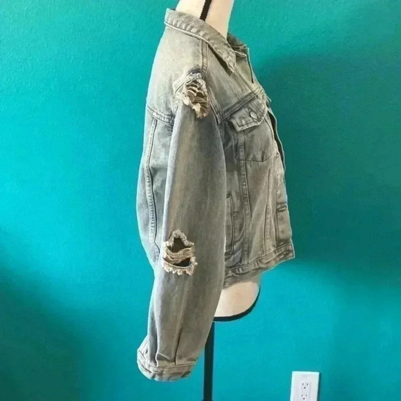 Unif frayed distressed light wash jean jacket in size xs - Picture 5 of 7